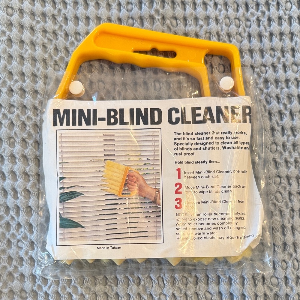 Mini-Blind Cleaner with Yellow Handle